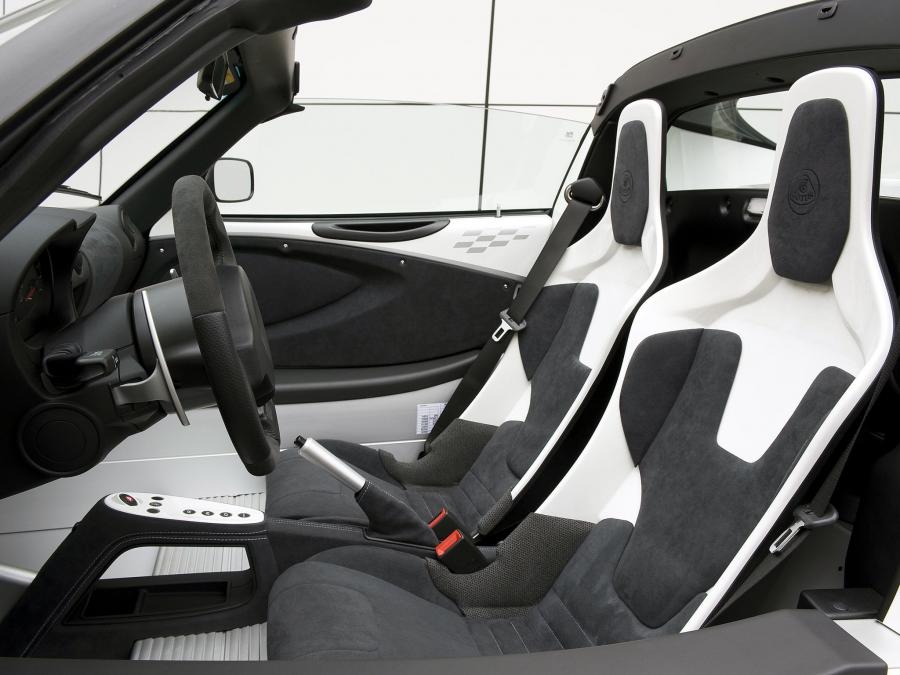 Интерьер Lotus Elise Club Racer 2011 года  (фото 24 из 30)